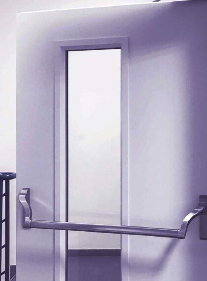 Zdjęcie przedstawiające drzwi do klatki schodowej